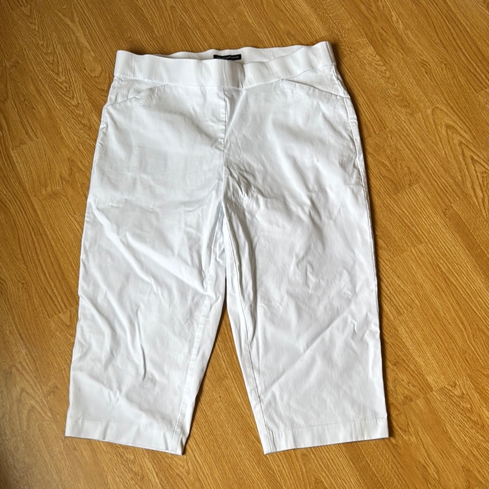 Women’s White Capri Pants